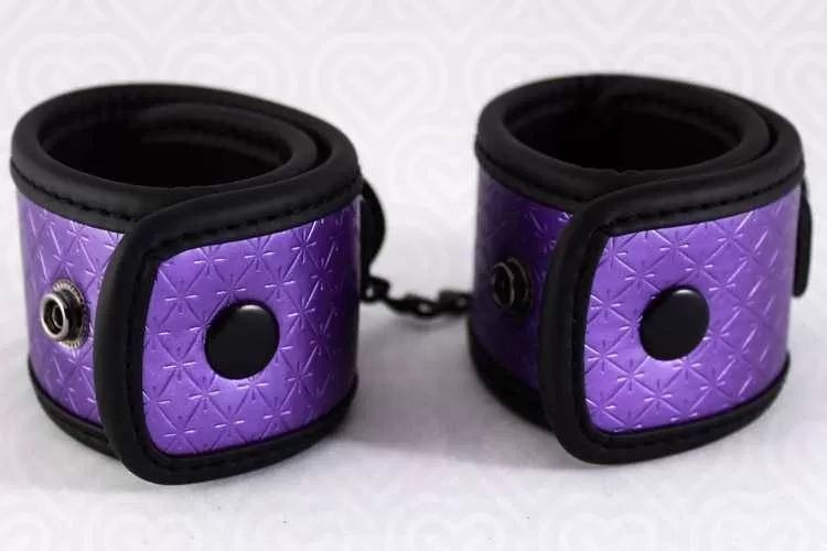 Оковы на ноги ANKLE CUFFS /черно-фиолетовый/